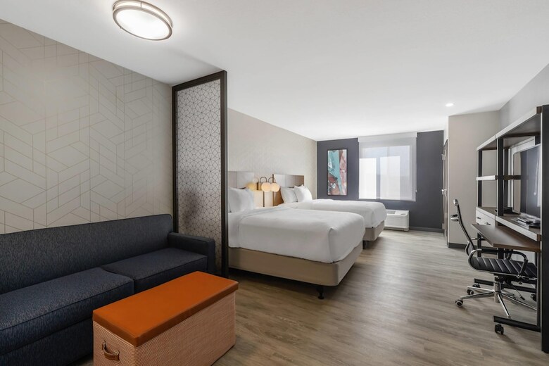 Hotel Everhome Suites Corona