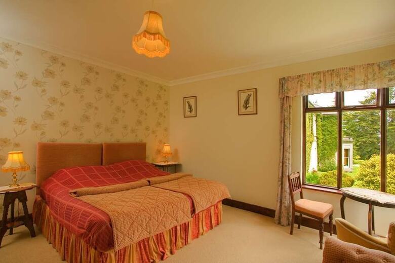 Bed & Breakfast Currarevagh House