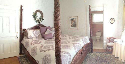 Grand Avenue Bed And Breakfast