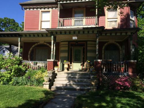 Grand Avenue Bed And Breakfast