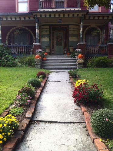 Grand Avenue Bed And Breakfast