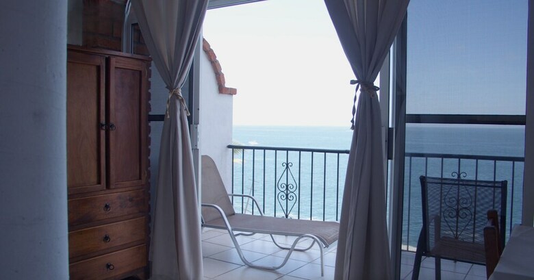 Aparthotel Traditional Sierra Leon Oceanfront Rooms
