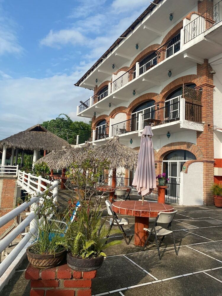Aparthotel Traditional Sierra Leon Oceanfront Rooms
