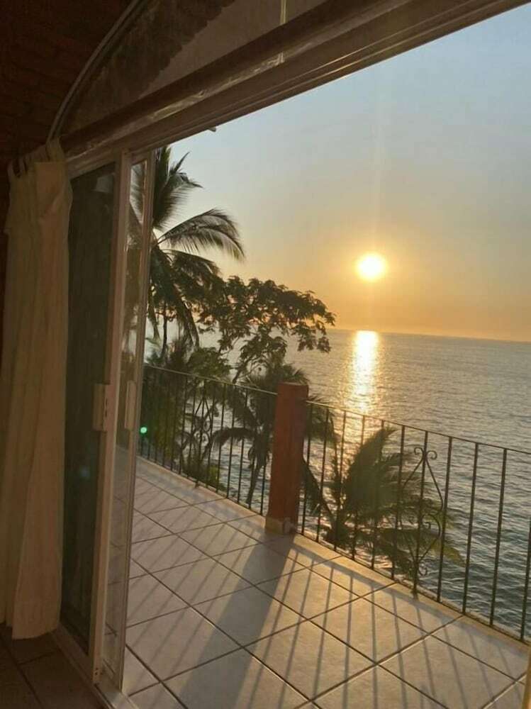Aparthotel Traditional Sierra Leon Oceanfront Rooms