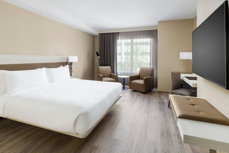 AC Hotel St. Petersburg Downtown
