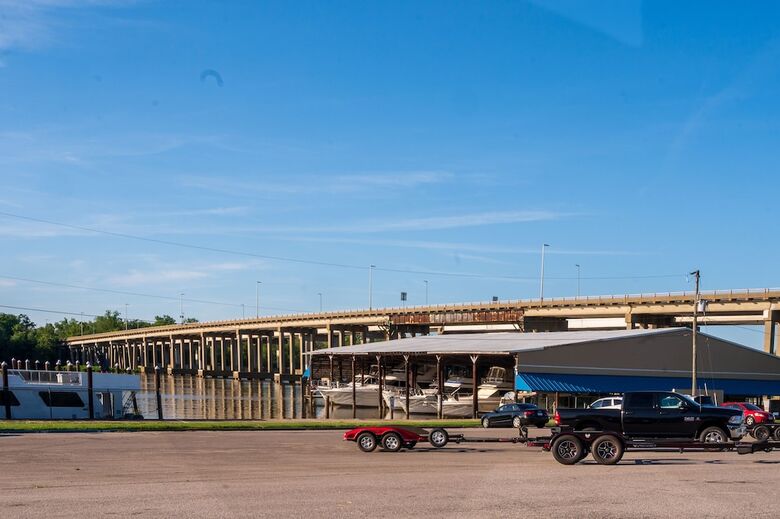 Hotel Riverside Inn And Suites
