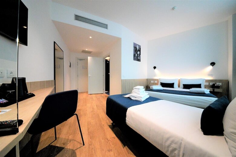 Hotel Air Rooms Rome Airport By Hellosky