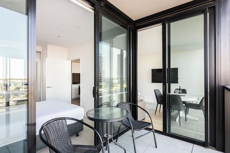 Melbourne Private Apartments - Collins Wharf Waterfront, Docklands
