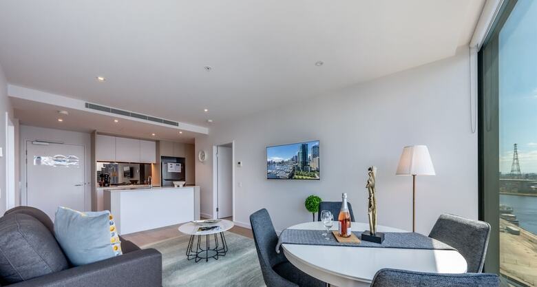 Melbourne Private Apartments - Collins Wharf Waterfront, Docklands