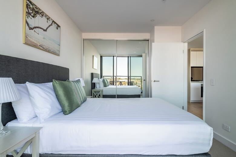 Melbourne Private Apartments - Collins Wharf Waterfront, Docklands