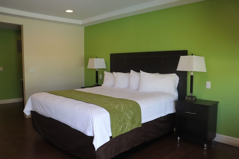 Hotel Curtis Inn & Suites