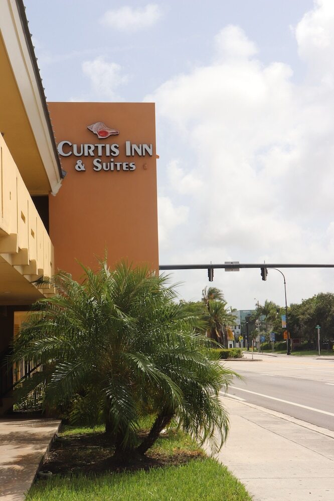 Hotel Curtis Inn & Suites