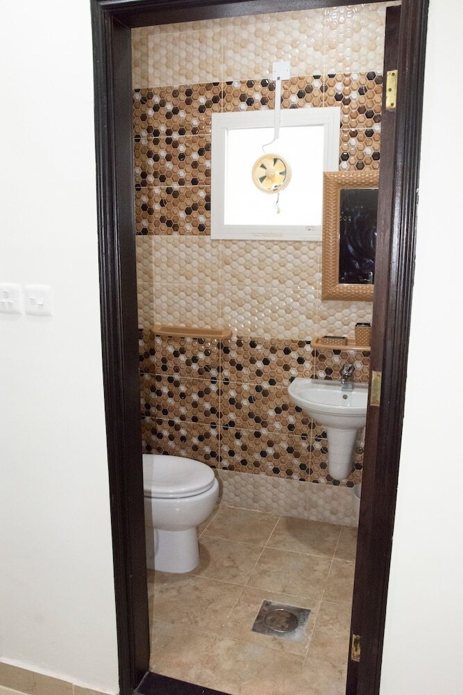 Hotel Flowers Inn 2