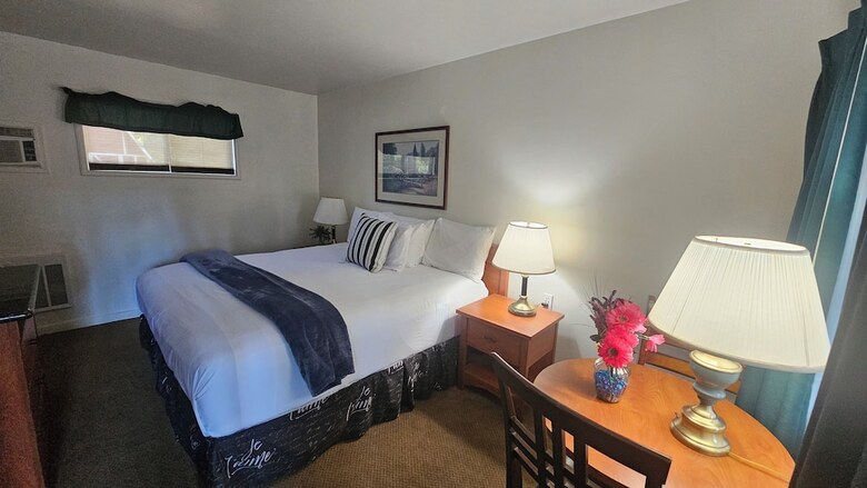 Cedar Lodge Motel