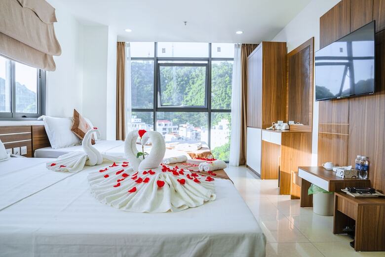 Ruby Hotel Cat Ba