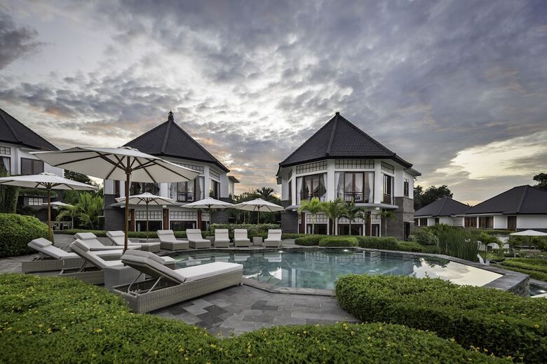 Hotel Swan Paradise A Pramana Experience