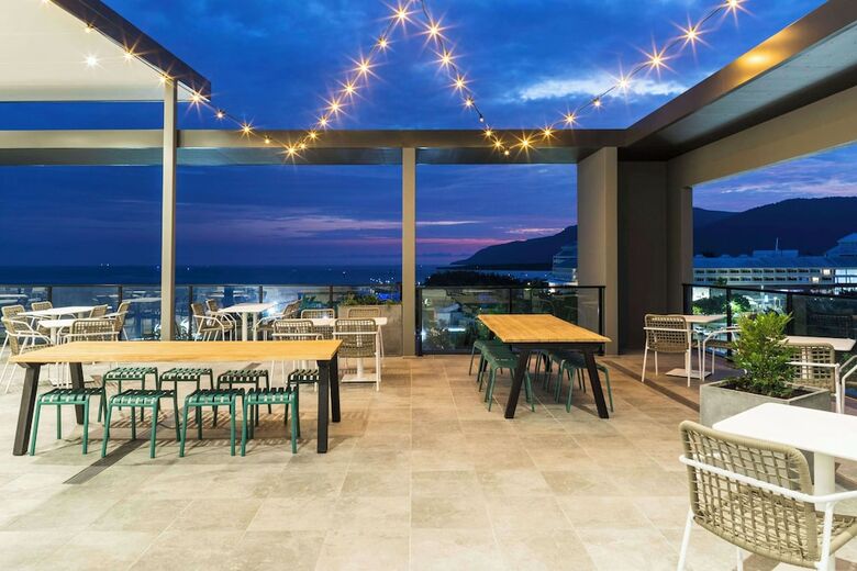 Oaks Cairns Hotel