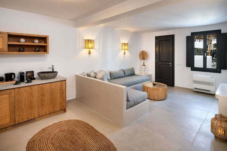 Hotel Venus Sunrise Suites & Villas