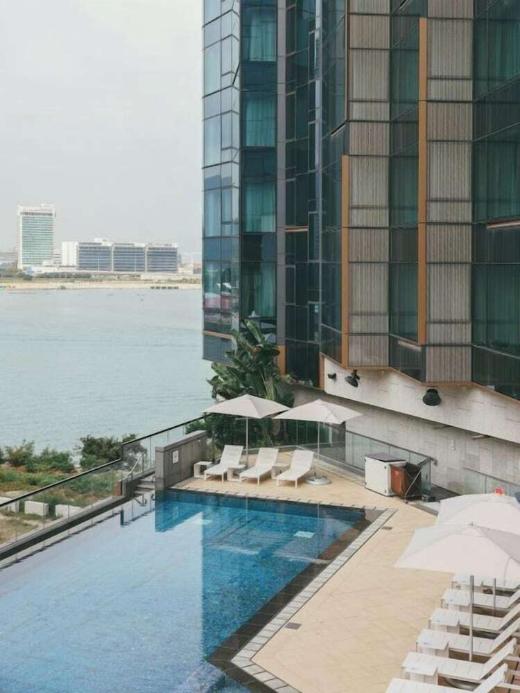 Sheraton Hong Kong Tung Chung Hotel