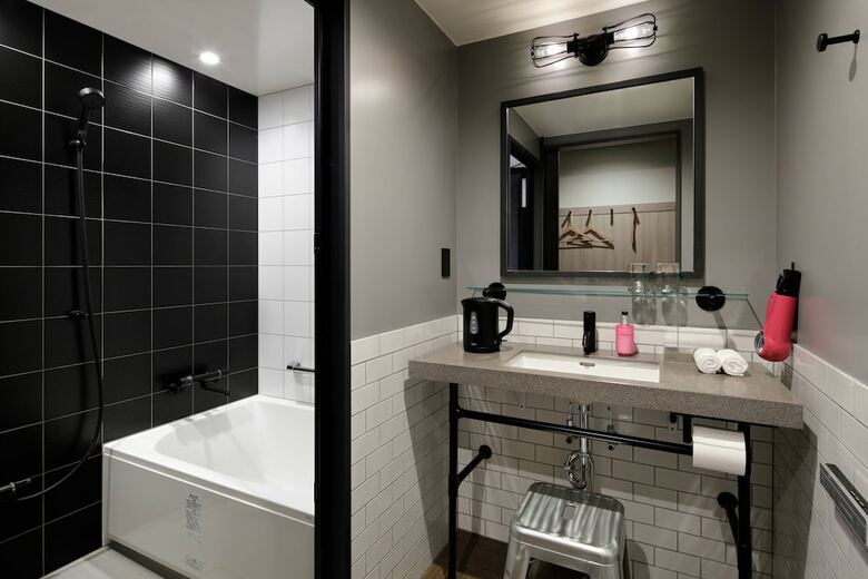 Hotel Moxy Osaka Umeda