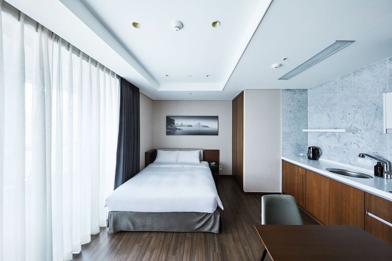 Felix By Stx Hotel & Suite