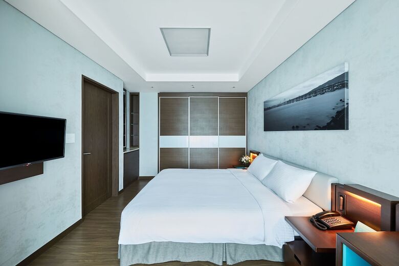 Felix By Stx Hotel & Suite