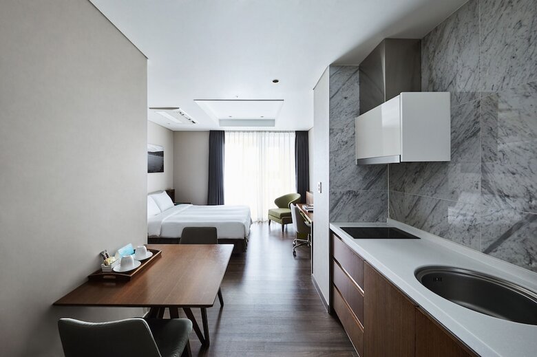 Felix By Stx Hotel & Suite