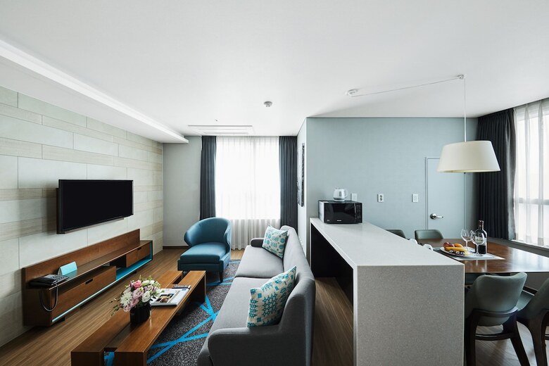 Felix By Stx Hotel & Suite