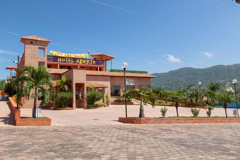 Camino Mexicano Hotel Resort