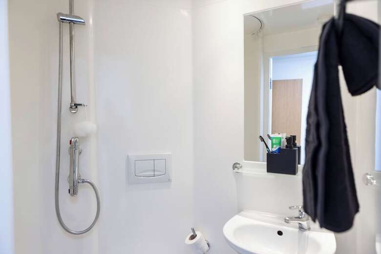 Hotel Wenlock Court