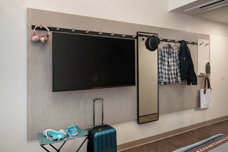 Hotel Moxy Portland Downtown