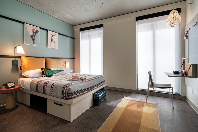 Hotel Moxy Portland Downtown