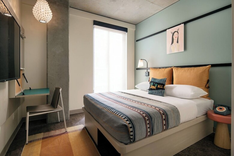 Hotel Moxy Portland Downtown