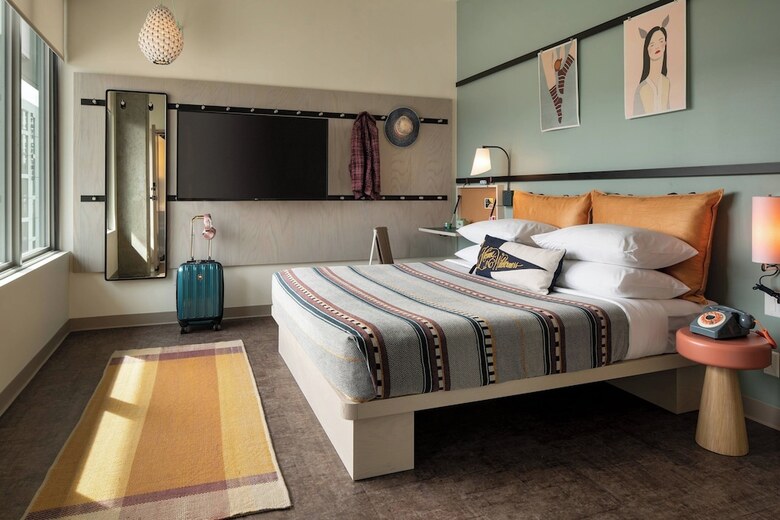 Hotel Moxy Portland Downtown