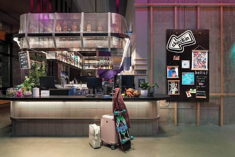 Hotel Moxy Portland Downtown