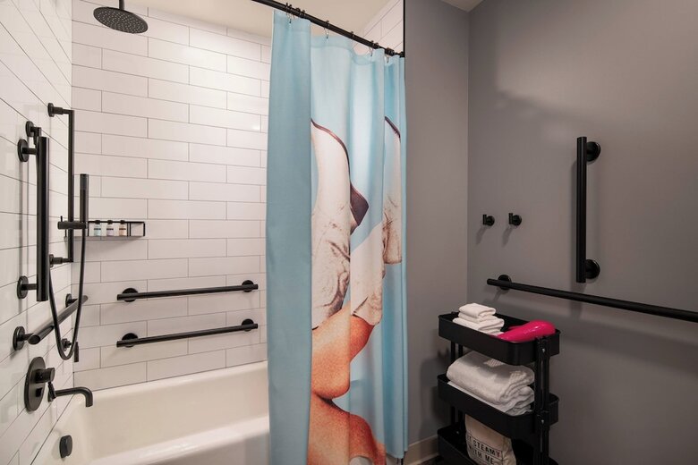 Hotel Moxy Portland Downtown
