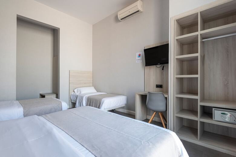 Pension Plaza Goya Rooms