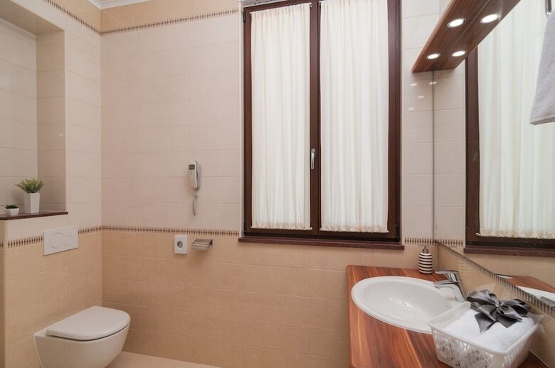 Luxury Rooms Near Beach 3