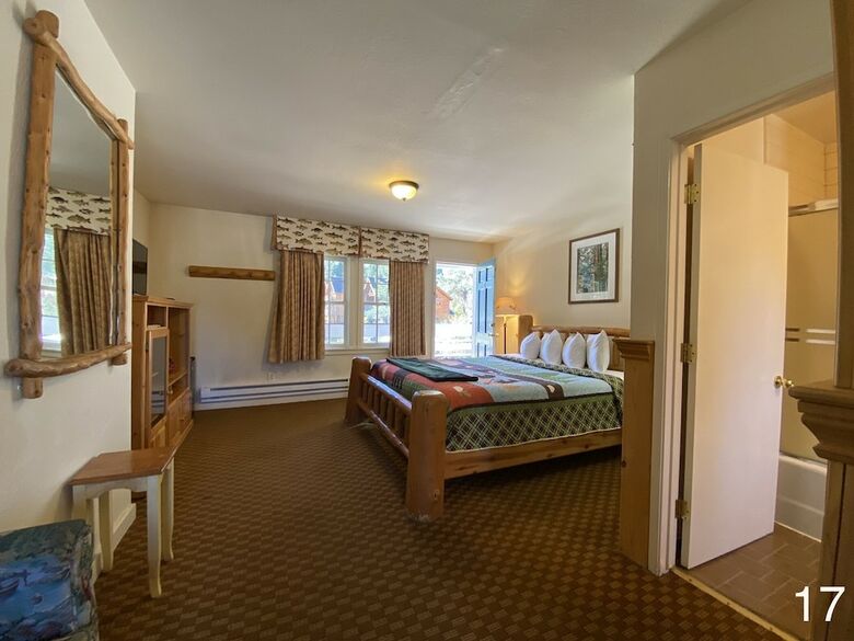 Hotel River Ranch Lodge & Restaurant