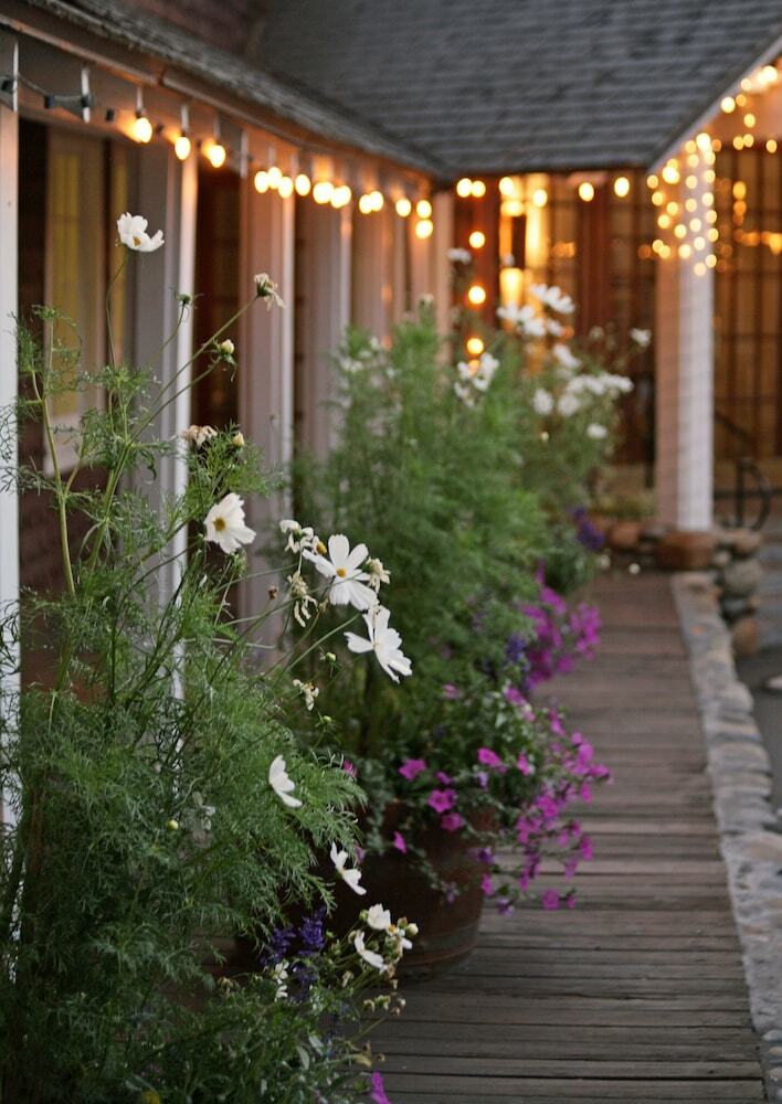 Hotel River Ranch Lodge & Restaurant
