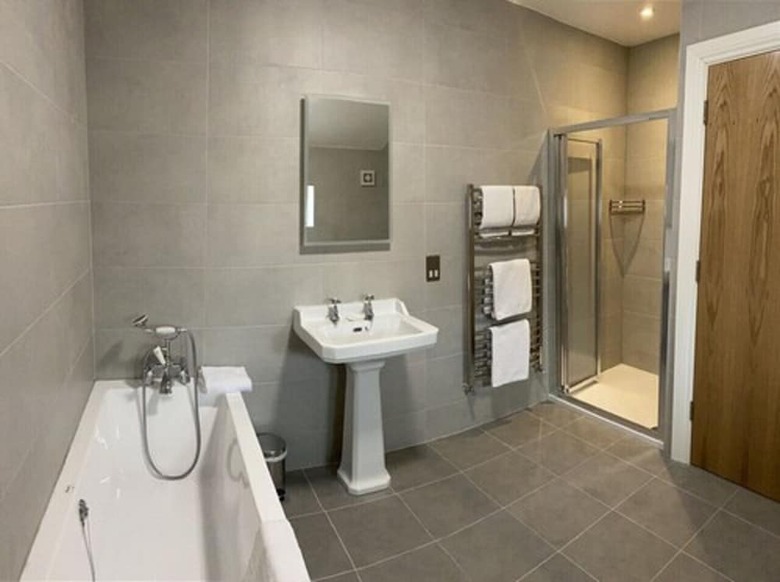 Hotel Corralea Court