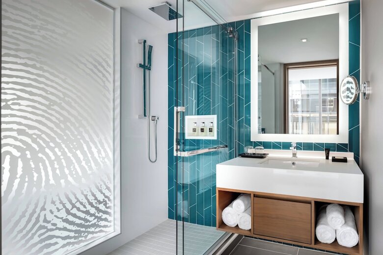 Humaniti Hotel Montreal, Autograph Collection