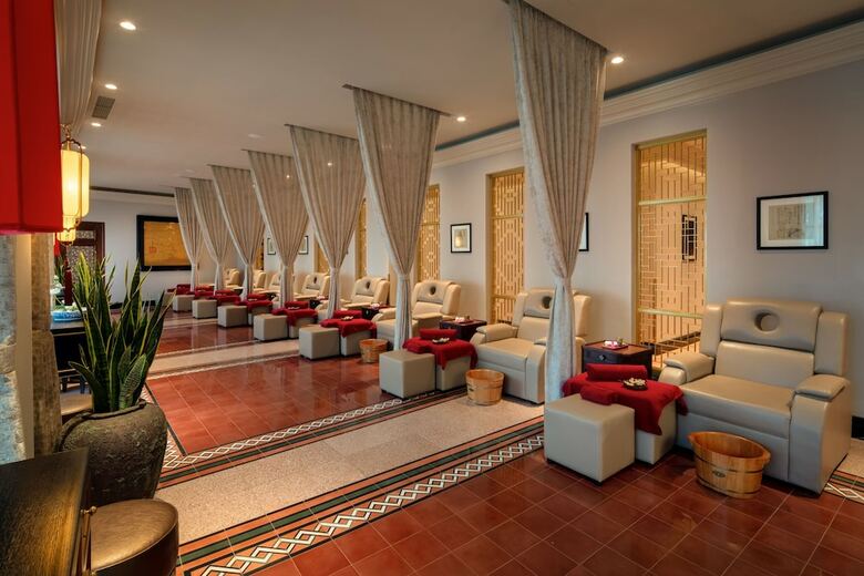 Silk Path Grand Hue Hotel