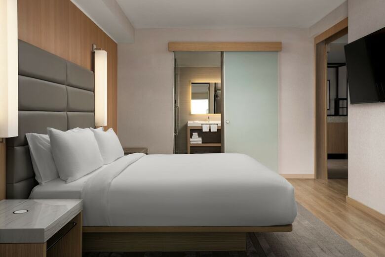 AC Hotel By Marriott Phoenix Downtown