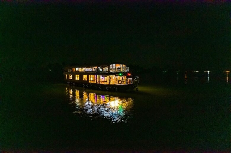 Hotel Coco Houseboat