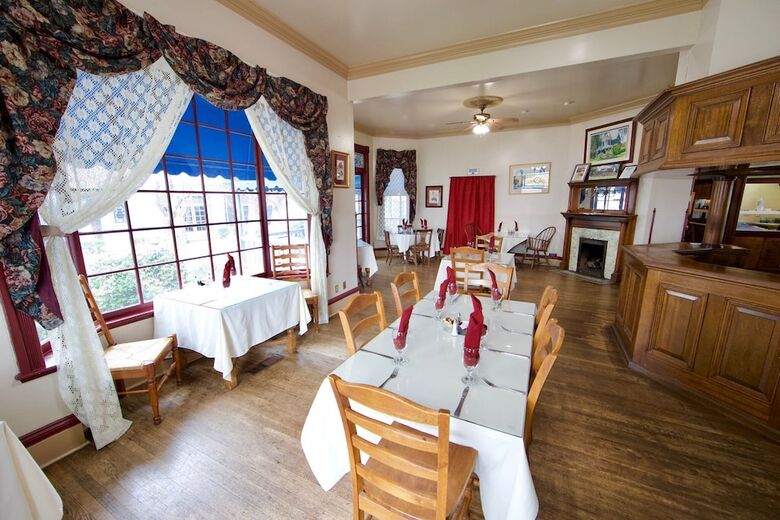 Hotel Irwin Street Inn