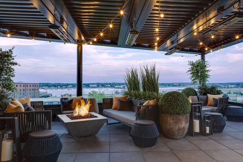 Hotel Canopy By Hilton Portland Waterfront