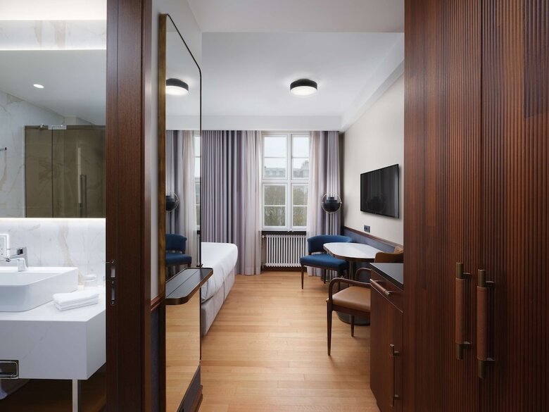 Iceland Parliament Hotel, Curio Collection By Hilton