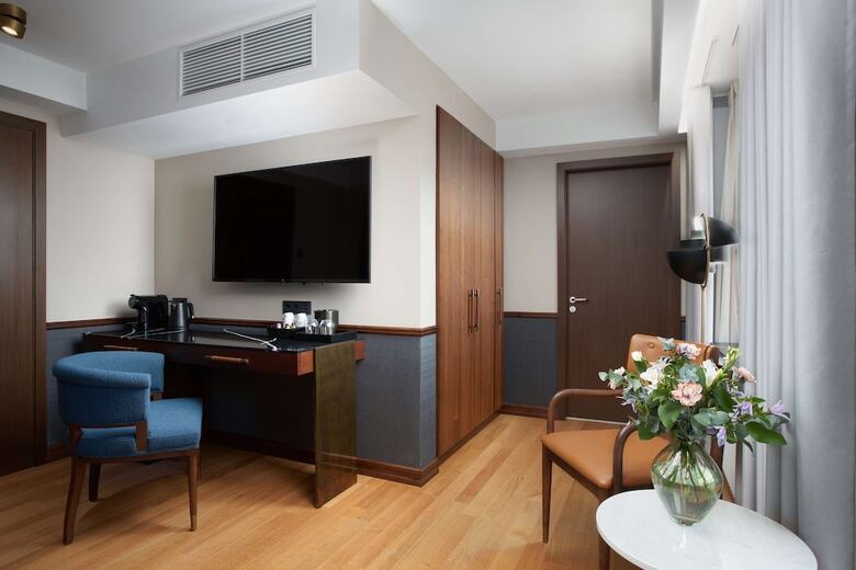 Iceland Parliament Hotel, Curio Collection By Hilton