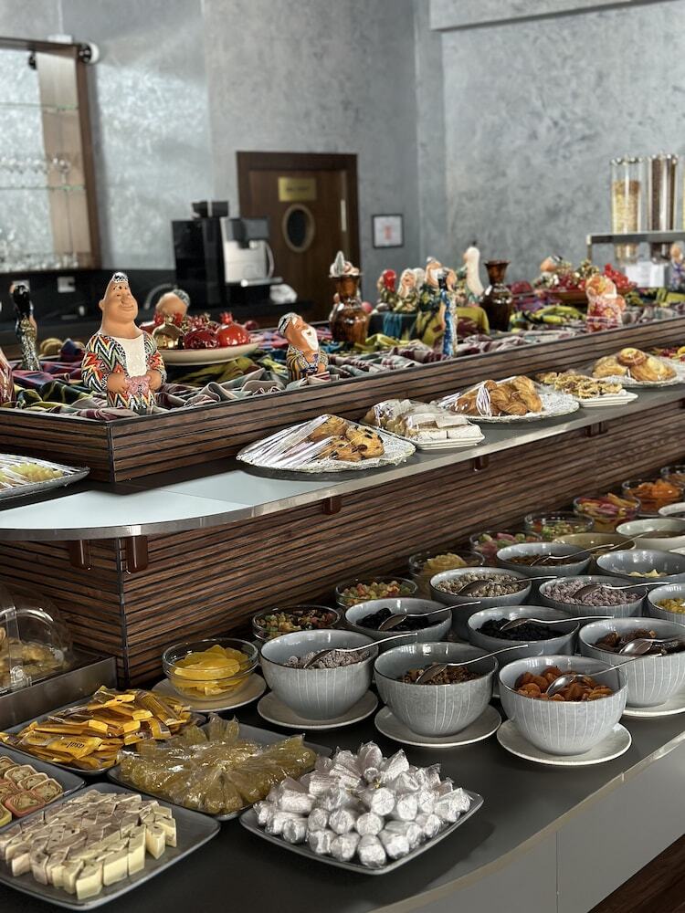 Hotel Mir Luxe Plaza